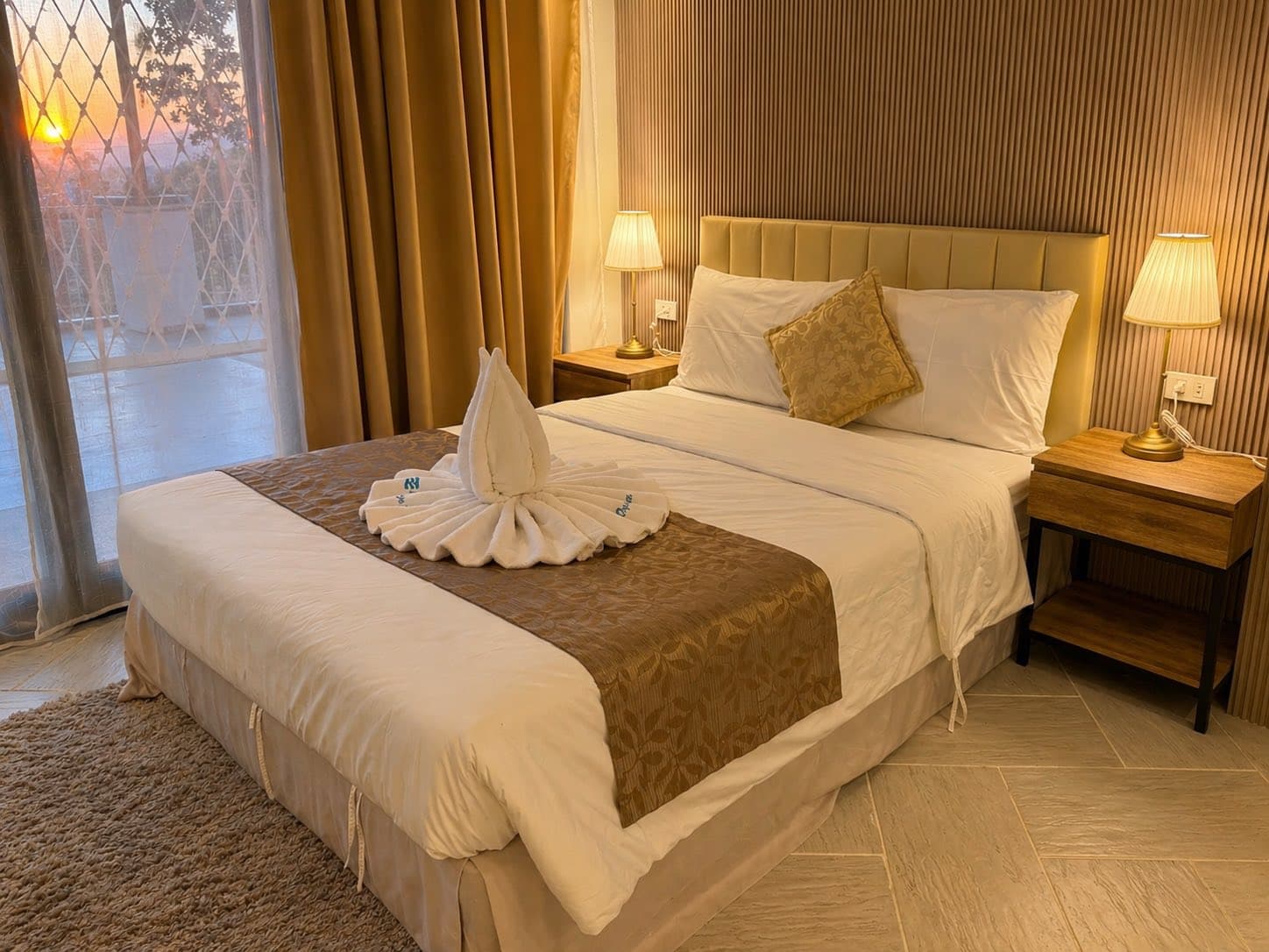 Rooms & Suites